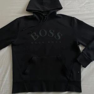 Boss hoodie  - Säljer nu denna snygga boss hoodie i storlek xs🍂