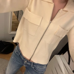 Cardigan  - Supersöt cardigan/kofta/tröja. Passar s/m. (Dragkedjan har inget spänne i sig)