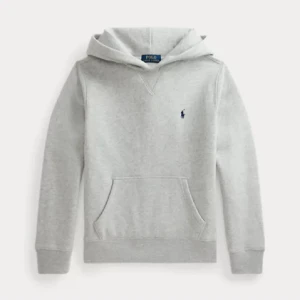 Ralph Lauren Hoodie - Säljer jättefin Ralph Lauren Hoodie som tyvärr börjar bli lite liten. Den är i barnstorlek men passar storlek XS/S för mig är den kort i armarna men annars sitter perfekt. Säljer för att jag föredrar lite större hoodie🥰🥰 Skicka prisförslag 🥰🥰
