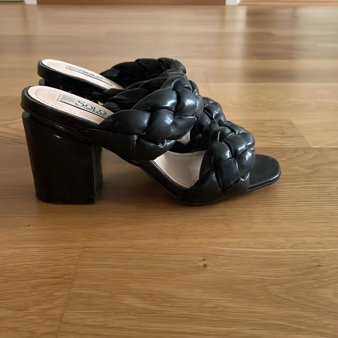 Svarta högklackade  - 90