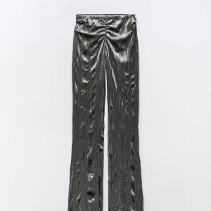 Festliga byxor! - Oanvända festliga byxor från zara!  Storlek XS, men passar mig med S perfekt 🤗