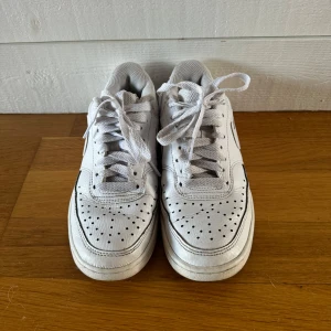 Nike Air Force , Storlek 36 / UK 3 - Mycket bra skick. Knappt använda Nike Air Force , bekväma och superfina. 