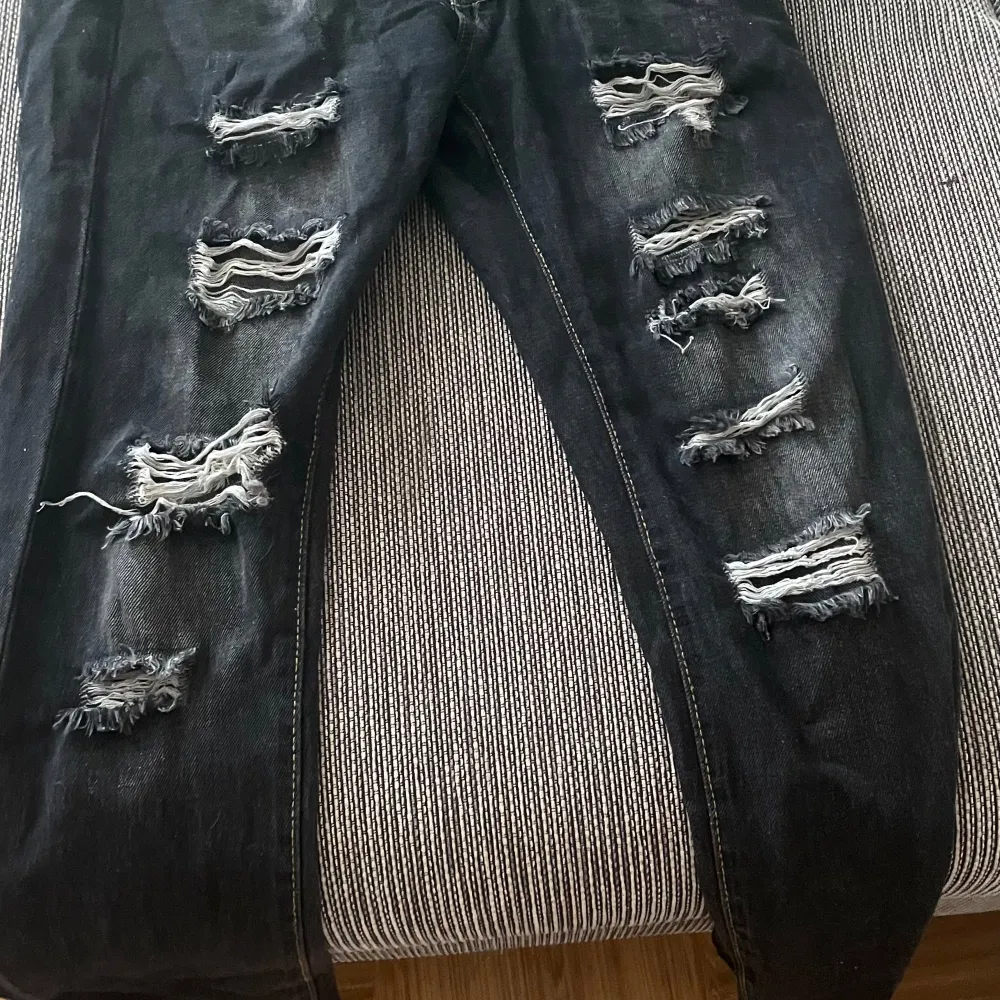 Står i jeansen ” size 28 ” bara. Jeans & Byxor.