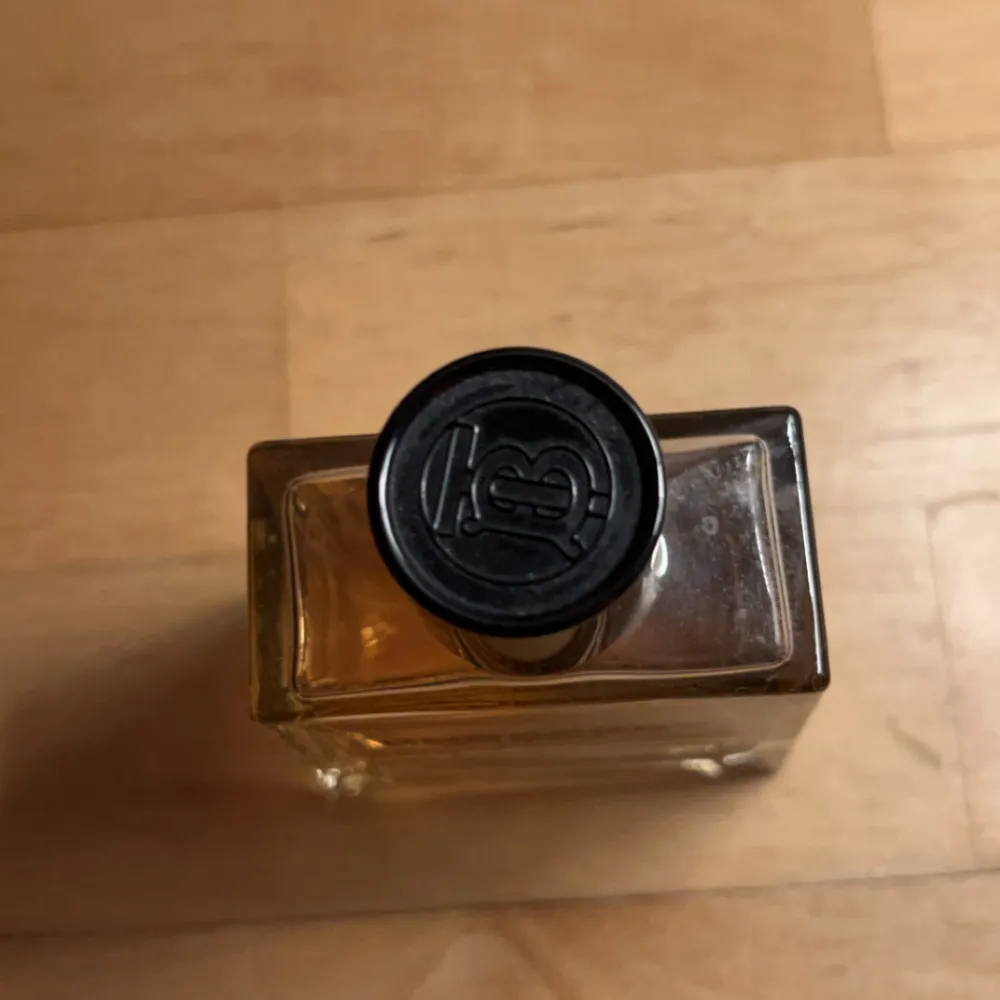 Hej! Säljer min burbery parfym (100ml) som jag inte har haft så länge, har tröttnat lite på doften o därför väljer jag o sälja den. Priset kan altid diskuteras vid snabb affär.. Parfym.