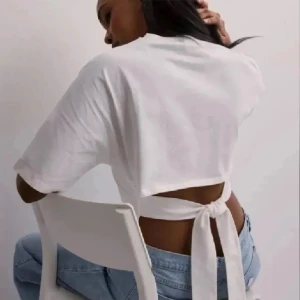 Knyt topp, NELLY - Säljer min helt slutsålda topp ifrån Nelly som jag inte har använt mycket, den är i mycket bra skicka och är superfin. Vid snabbt köp kan jag sänkta priset❤️