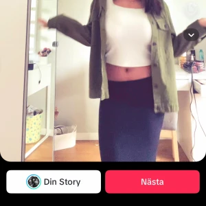 Grön jeans jacka  - Jätte fin grön Jeans jacka till hösten använd 2 gånger då jag inte den passade mig 