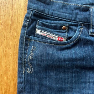 Lågmidjade Bootcut Diesel jeans - Lågmidjade Bootcut jeans ifrån diesel. Nypris ca 1400kr. Säljer då dem är lite för små. Har aldrig använt förut.