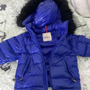 Moncler jacka barn - Storlek 130