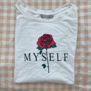 T-shirt (white) - Selling my white T-shirt 
