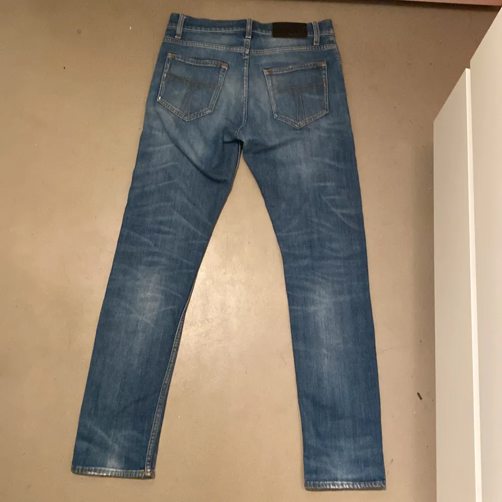 Säljer ett par slimfit Tiger of Sweden jeans i storlek 30/32 Cond:9/10 knappt använda om du undrar något är det bara att skriva . Jeans & Byxor.