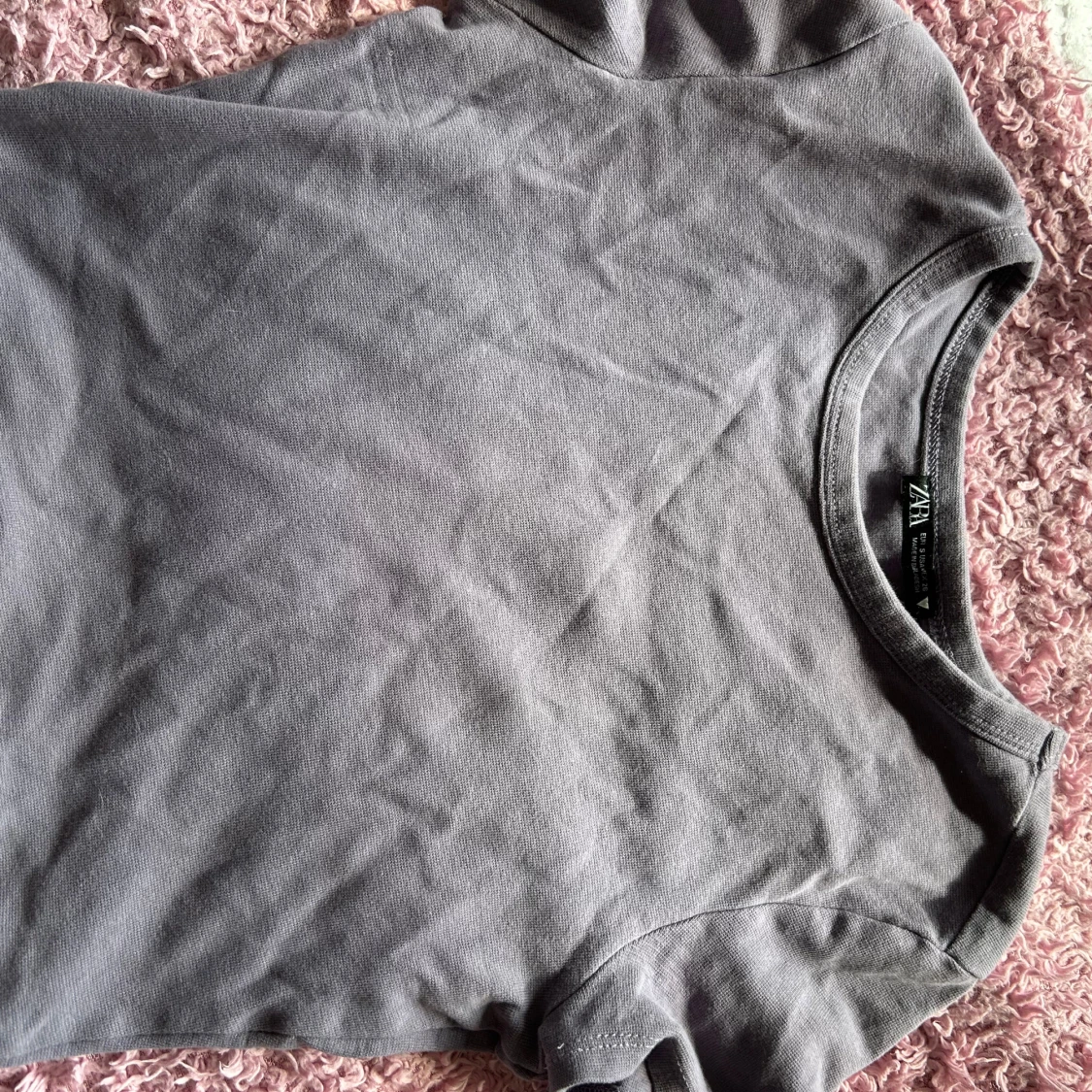 Grå t-shirt från Zara