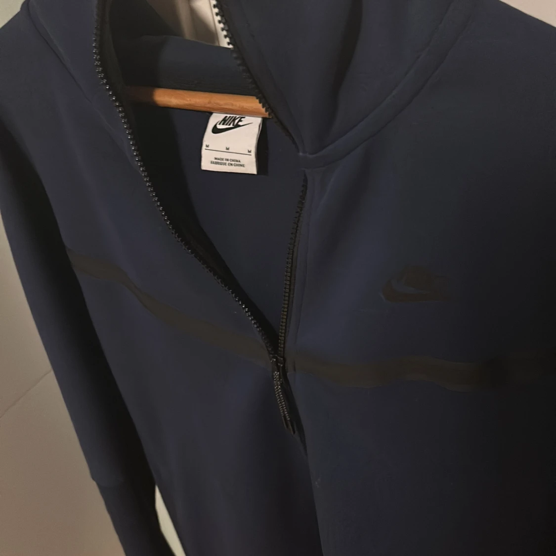 Säljer en skön Nike tech tröja - 90