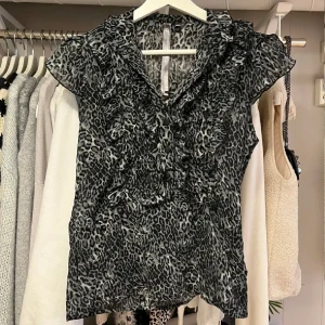 leopard blus 🐆  - såå snygg leo blus!!🌼🌼🫶🏼