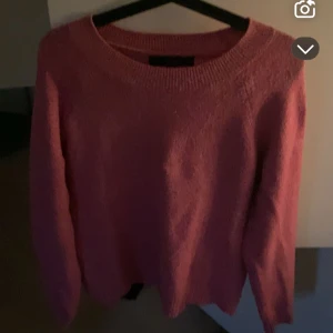 Stickad tröja  - Säljer min stickade tröja i st m för den aldrig kommer till användning 🤍