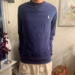 ralph lauren tröja - riktig fet raffe tröja i bra skick skriv till mig vid funderingar🙌(passar xs)