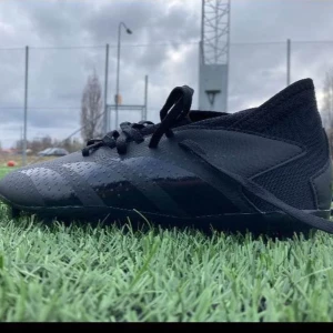 Adidas predator - Adidas predator fotbollsskor ej använda pris kan diskuteras 