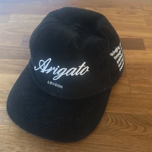 Axel arigato keps - Axel arigato keps, one size, svart. Använd några gånger