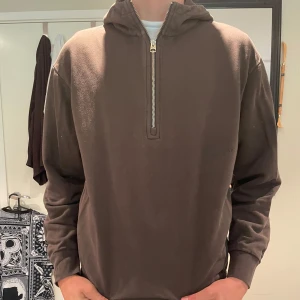Replay hoodie - Säljer min snygga Replay hoddie som jag köpte på nk i Göteborg för 1500 knappt använd.