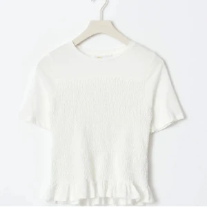 Gina smockad topp💗 - jättefin smockad topp från Gina!💗 bara använt 1 gång, inga defekter!!💗str 146/152 men passar på mig som vanligtvis har xs!!💗