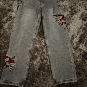Ed hardy Jeans - Skitsnygga baggy jeans som inte kommer till användning längre. Inga defekter🤝