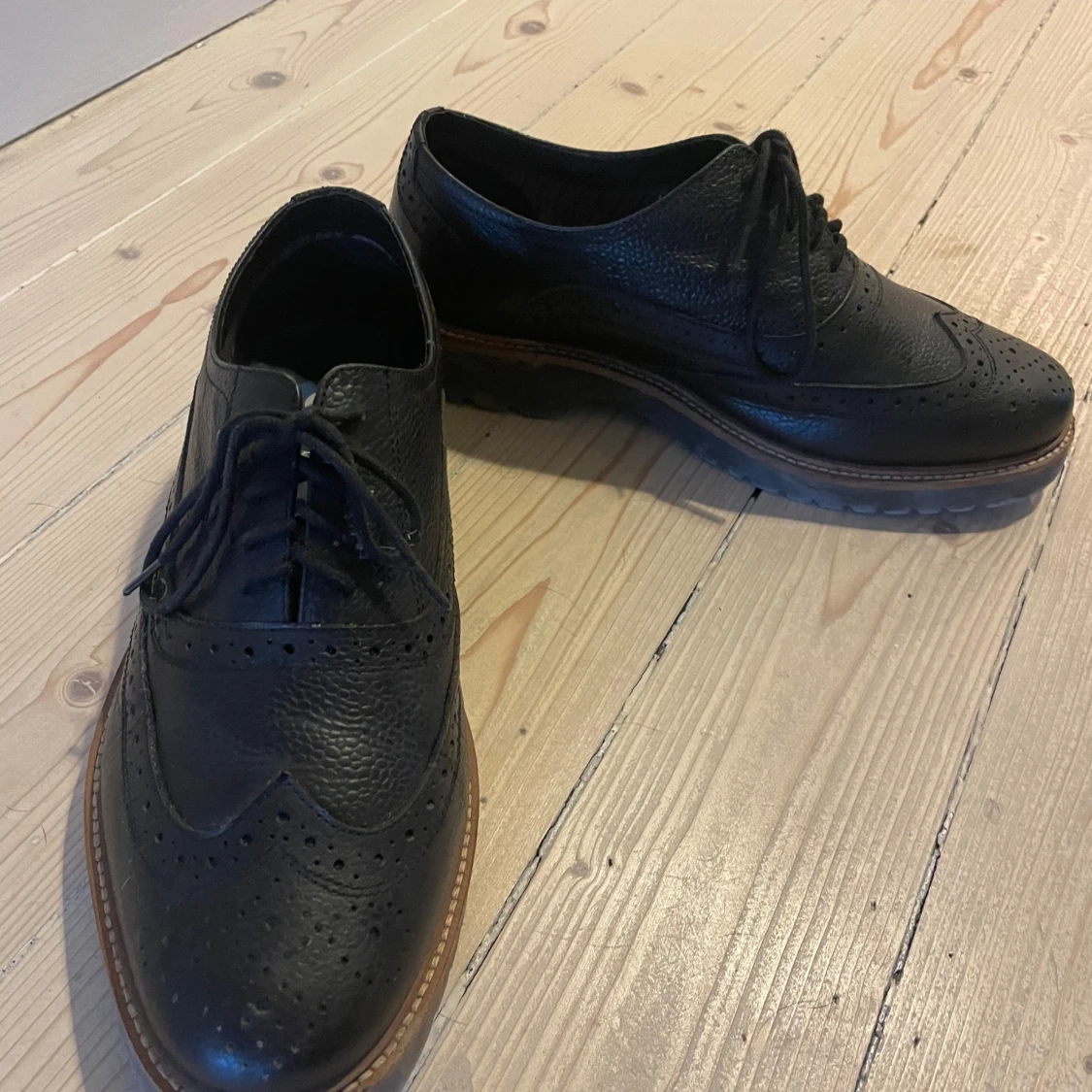 Svarta brogues från Ben Sherman - 91