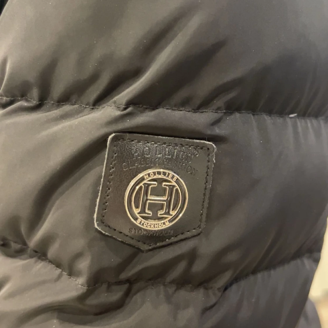 Svart dunjacka från Hollies - 92