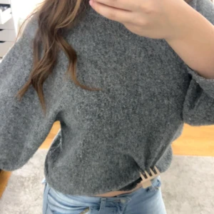 Trekvartsärmad tröja från Lindex - Älskarrrr denna den är så mjuk i matrialet!!!! Köpt för 400 och säljer för 300 sååå himla mysig 💗💗💗🐬🐬🐬🌅🌅🙏🏽 har nästintill aldrig används