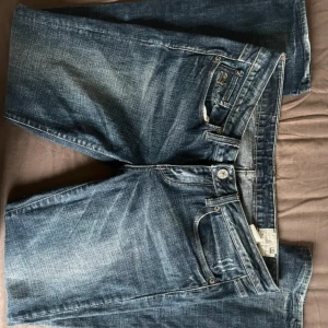 Lågmidjade jeans - Skit snygga Lågmidjade jeans ifrån g star raw, tyvärr passar de inte mig💗💗