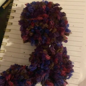 Garnboll/pompom små  - Säljer pompom /garnbollar köpare betalar frakt  skickas i brev post bevis kommer tillhandhållas man kan använda de som nyckelring osv      1 för 3 2 för 5 5 för 10 