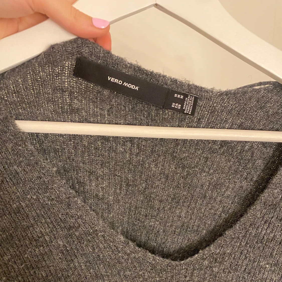 Stickad v-ringad tröja - 1