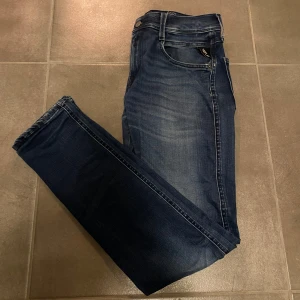 Replay Anbass Jeans - Riktigt snygga jeans från Replay🔥 Modellen är Anbass och det passar slim fit🙌 väldigt bra skick✅ W30 L32