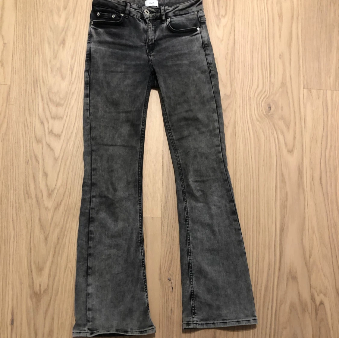Grå bootcut jeans från Grunt - 90