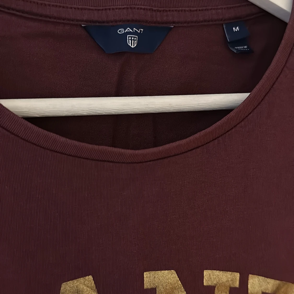 Vinröd t-shirt från GANT - 91