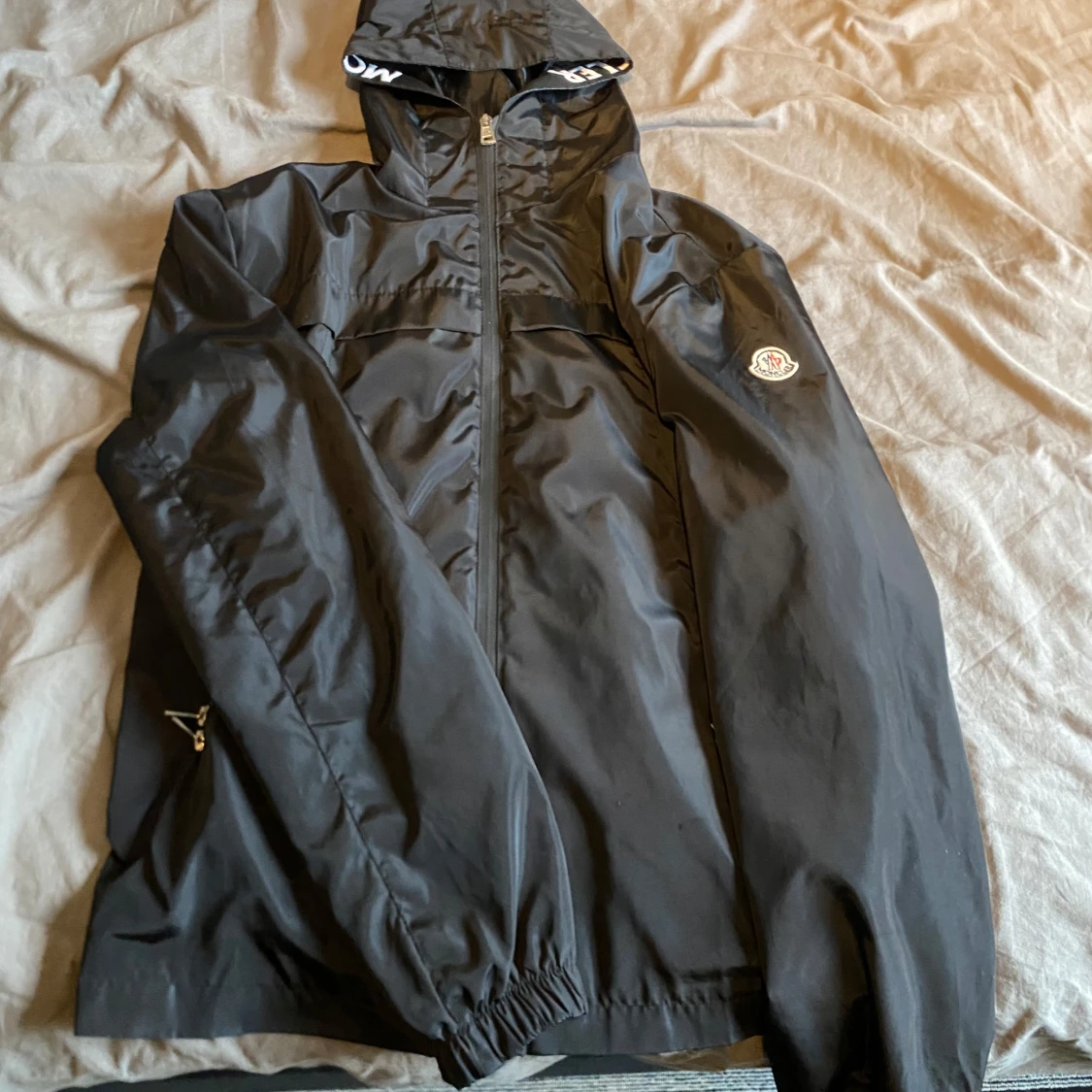 Svart vindjacka från Moncler