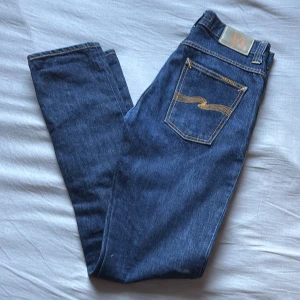 Nudie Grim Tim - Säljer dessa feta nudie jeans i modellen grim Tim!🤩 Storleken är W|30 L|34📏 Riktigt snygga nu till vintern och sitter riktigt nice! 😍🔥 Bara att skriva om du undrar något! 🤝