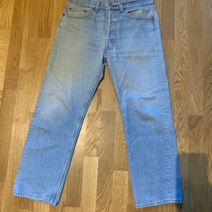 Levi’s 501 - Ljusblåa Levi’s 501 i storlek 34/30. Tveka inte på att skriva om ni har några frågor!