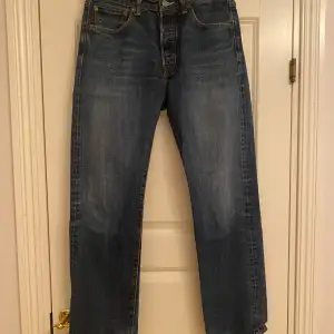 Levis 501 i bra skick, knappt använda! Strl 32/32