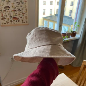 Fiskehatt - Utmärkt skick, inga konstigheter. Ej använd 