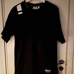 Adidas vintage 3STIPES - Vinted adidas t-shirt (3stripes) 