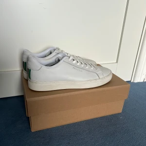 Paul Smith rex - Tja, säljer nu mina paul smith skor som inte kommer till användning, dom e använda fåtal gånger och är i väldigt bra skick. Ny pris ligger på 2 445kr, mitt pris 899. Allting orginal tillkommer🌟skriv om ni har några frågor🙌