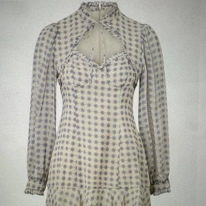 Söker  - Söker lucille mini dress från by Malina i storlek XS eller S !!!