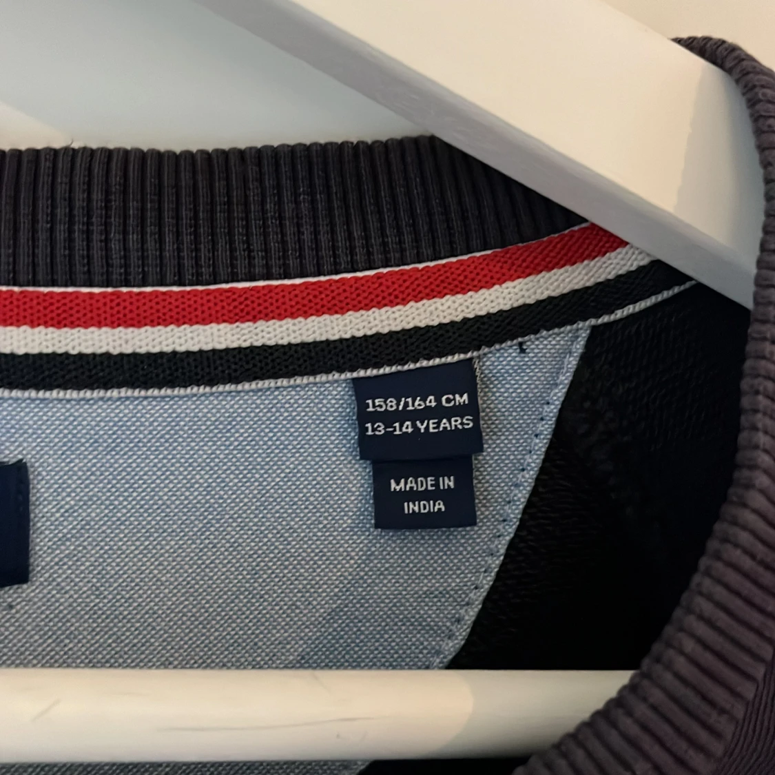 Mörkblå tröja från GANT - 92