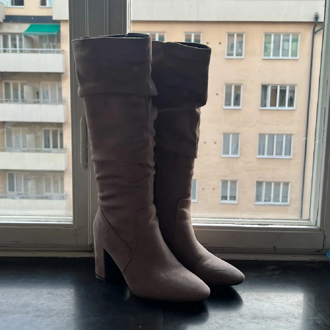 Beige stövlar med klack - 90