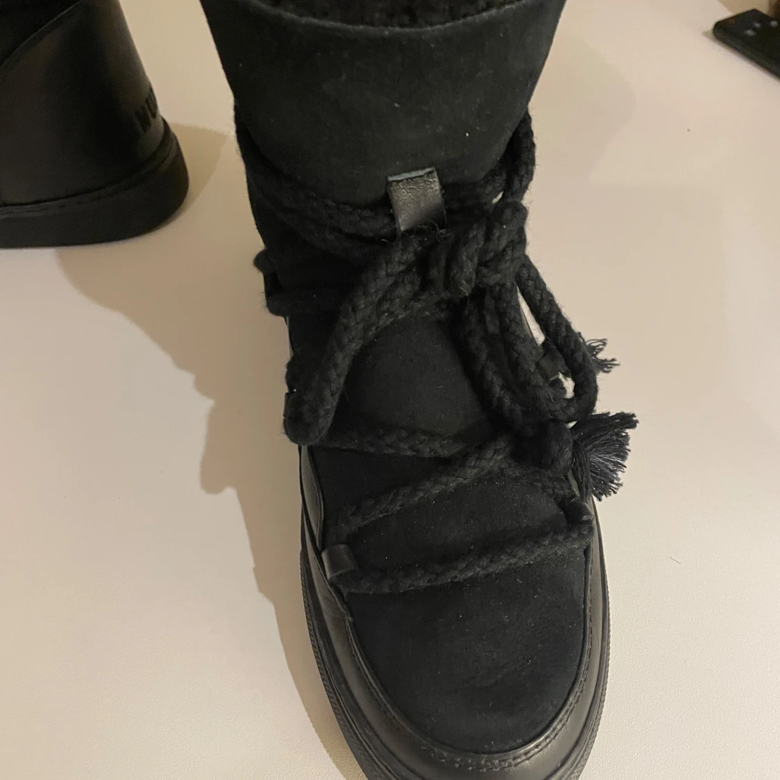 Svarta boots i nyskick från Inuikii - 90