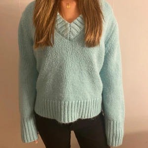 stickad tröja  - turkos stickad tröja