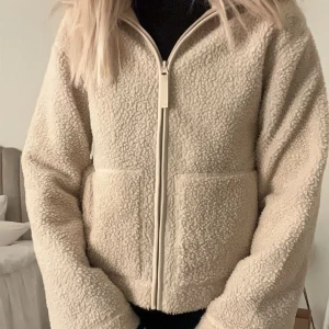 Teddy jacka - Populär pile Teddy jacka från hm!! Älskar