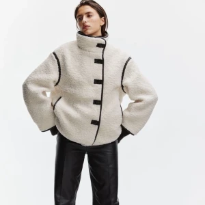 H&M pilejacka - Helt ny hm pilejacka i storlek M. Prislappen sitter kvar!! Slutsåld🤍