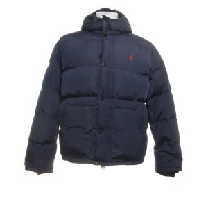 Ralph Lauren - Dunjacka från Ralph Lauren storlek L, herr Mörkblå/marin  Köpt för några år sen men använd ett fåtal gånger. 