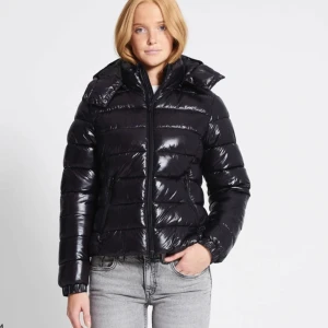 Lager 157 jacka - Helt slutsåld jätte fin jacka från lager som tyvärr va för stor prislappen är kvar aldrig använd ba testad💞