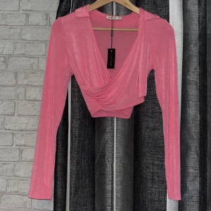 Långärmad tröja från Nelly - Helt ny tröja från Nelly med prislapp på